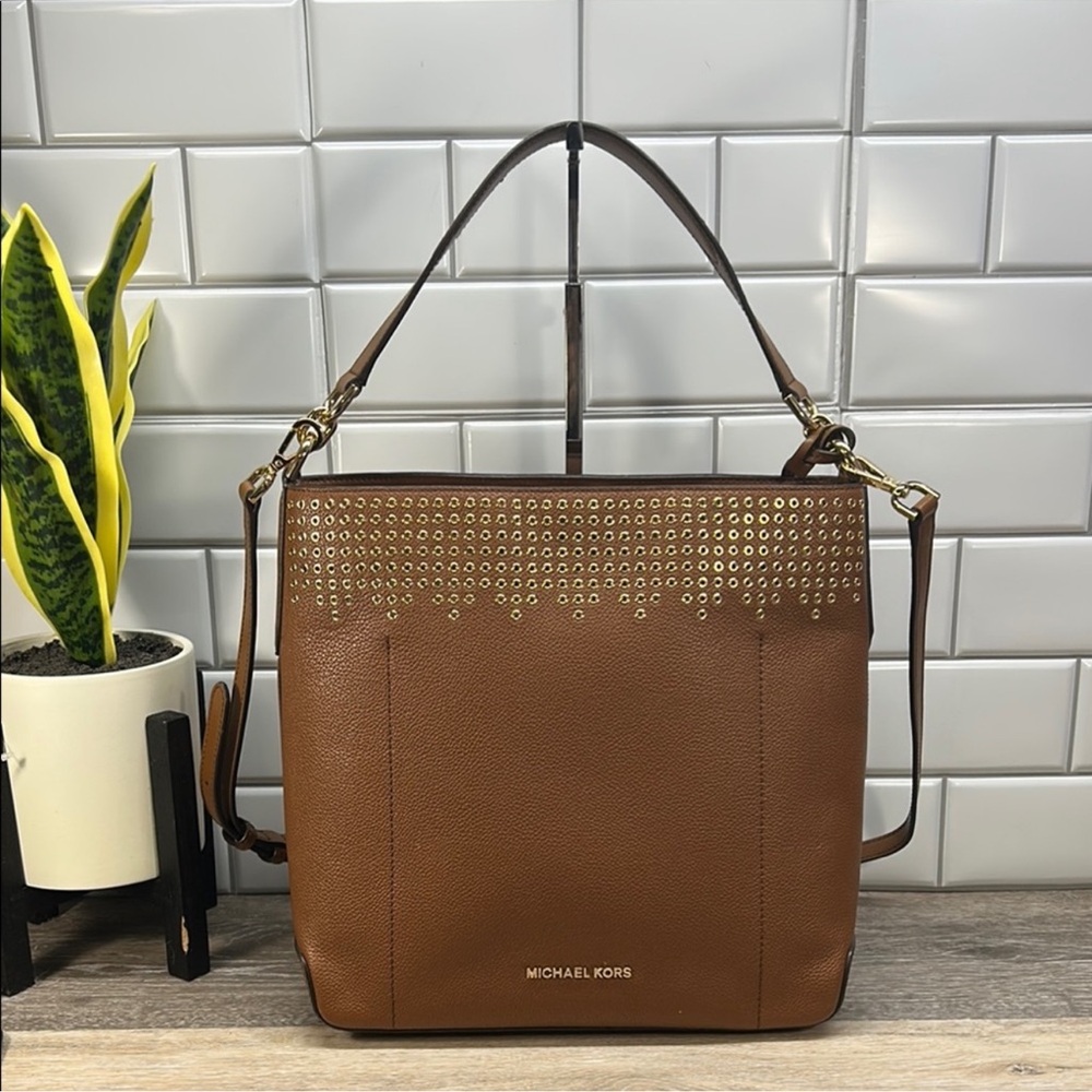 Michael Kors Hayes Bucket Bag! Amazing Condition!!